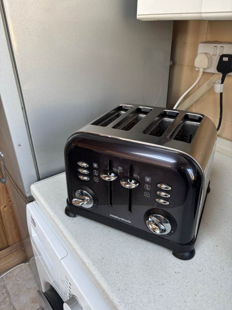4 Slice Toaster – Morphy Richards – Working