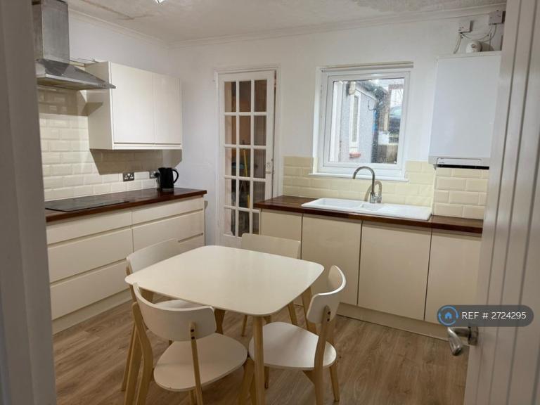 3 bedroom house in Tower Hill, Dover, CT17 (3 bed) (#2724295)