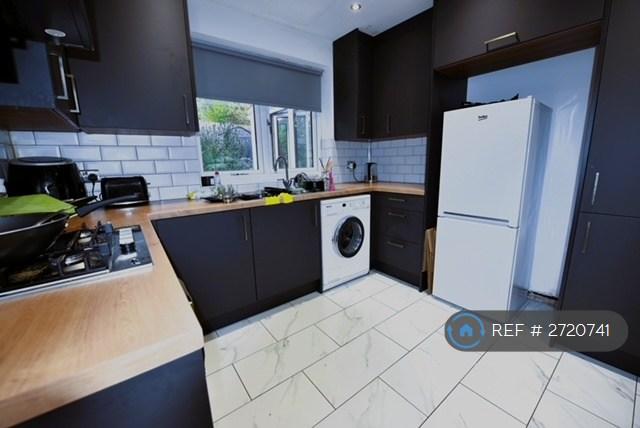 2 bedroom house in Iverson Drive, Leeds, LS16 (2 bed) (#2720741)