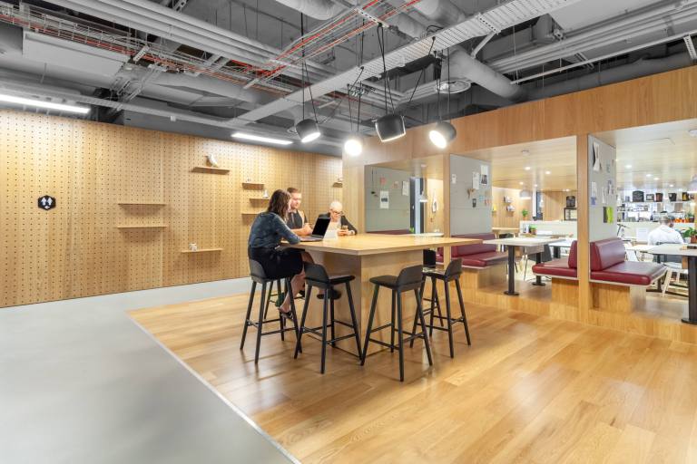 Birmingham - B4 6AF \ Flexible Large Office Space for Rent
