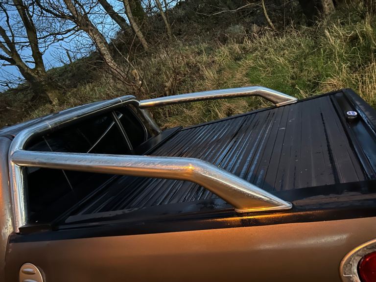 Armadillo roller shutter and back bull bar for l200 