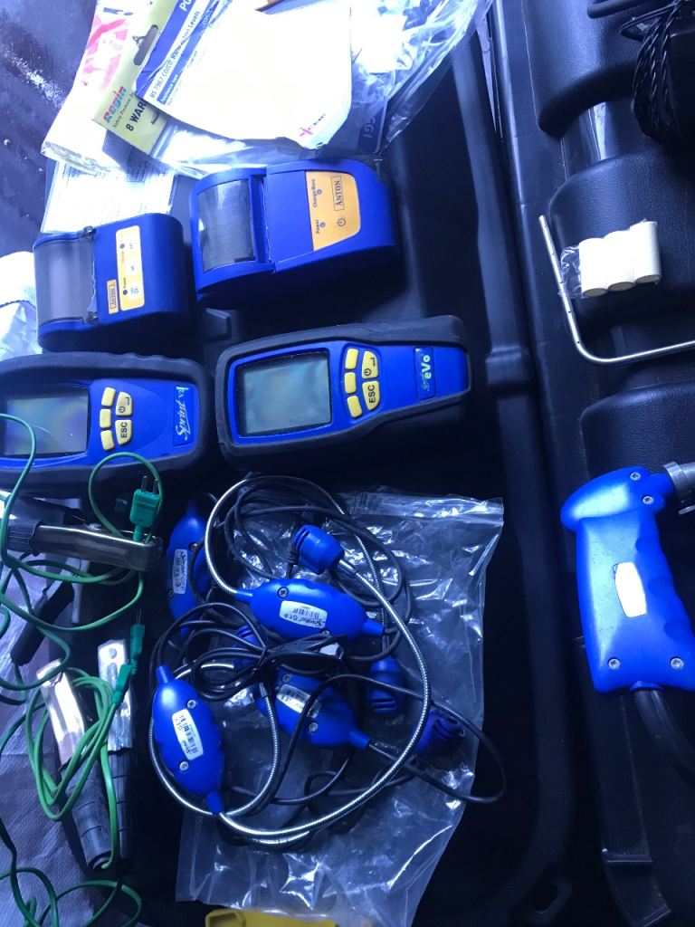 2 Uncalibrated Flue gas analysers and associated kits.