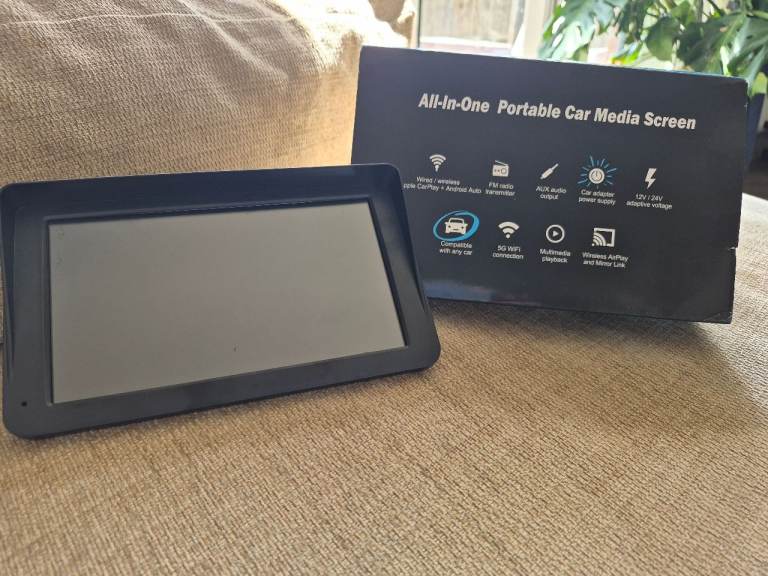 7" Portable Car Screen - Wireless Apple CarPlay & Android Auto (Like New