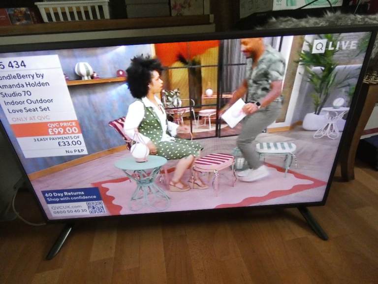 LG 39" LED FREEVIEW HD TV WITH REMOTE ( NOT SMART ) model 39lb561V,