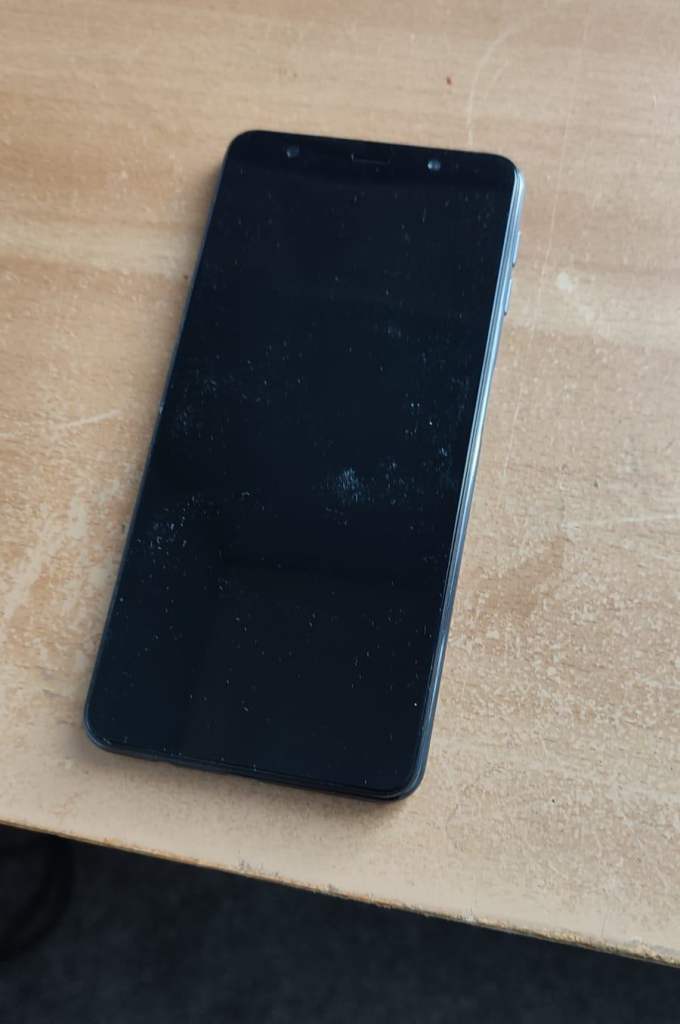 Samsung Galaxy A7 (2018) 64GB *Spares or Repairs* Original Box Included