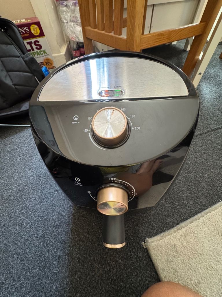 Black Air Fryer with Rose Gold Accents – Good Condition