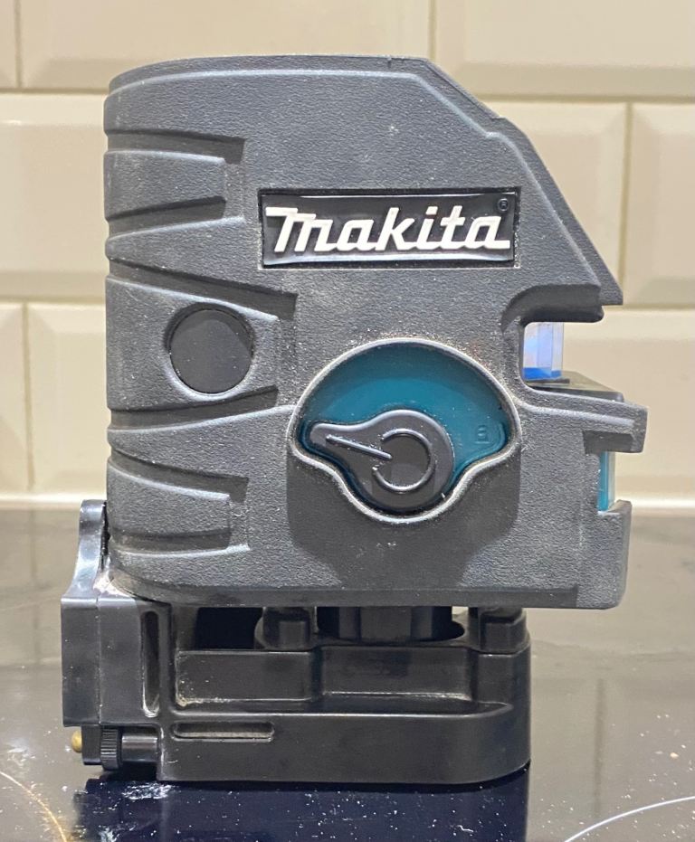 Makita SK104 Cross Line Self Levelling Laser Level 