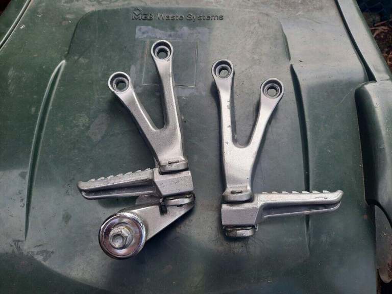 Zx636 03 04 rear hangers