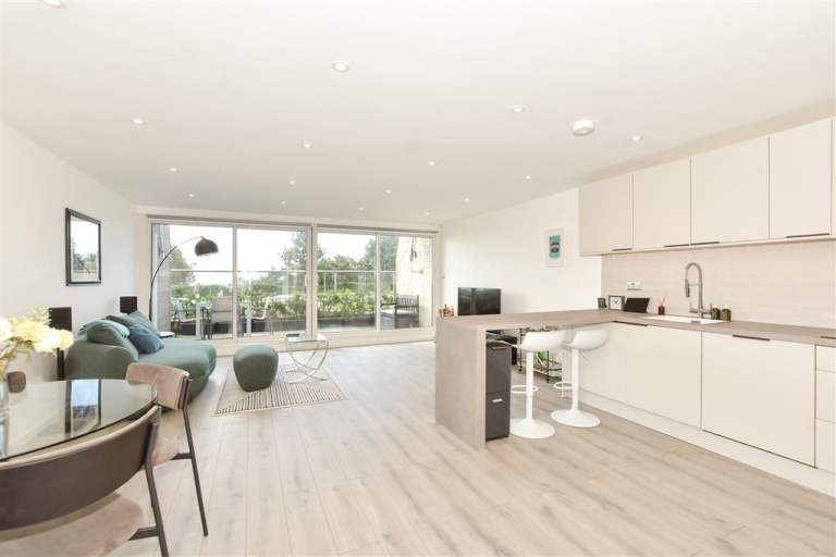 Beautifully renovated  two bedroom detached flat