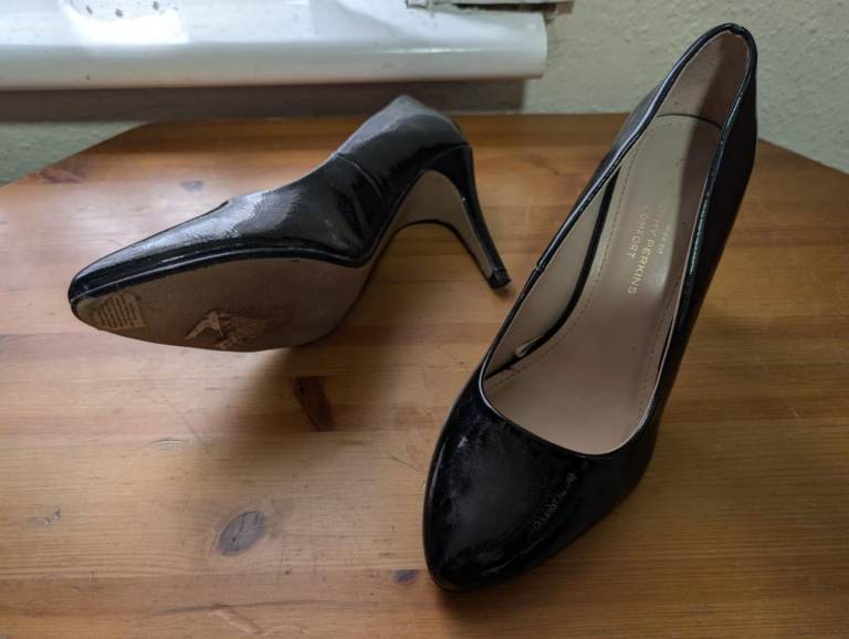 Ladies Dorothy Perkins wide fit hight heels shoes. Size: UK 7.