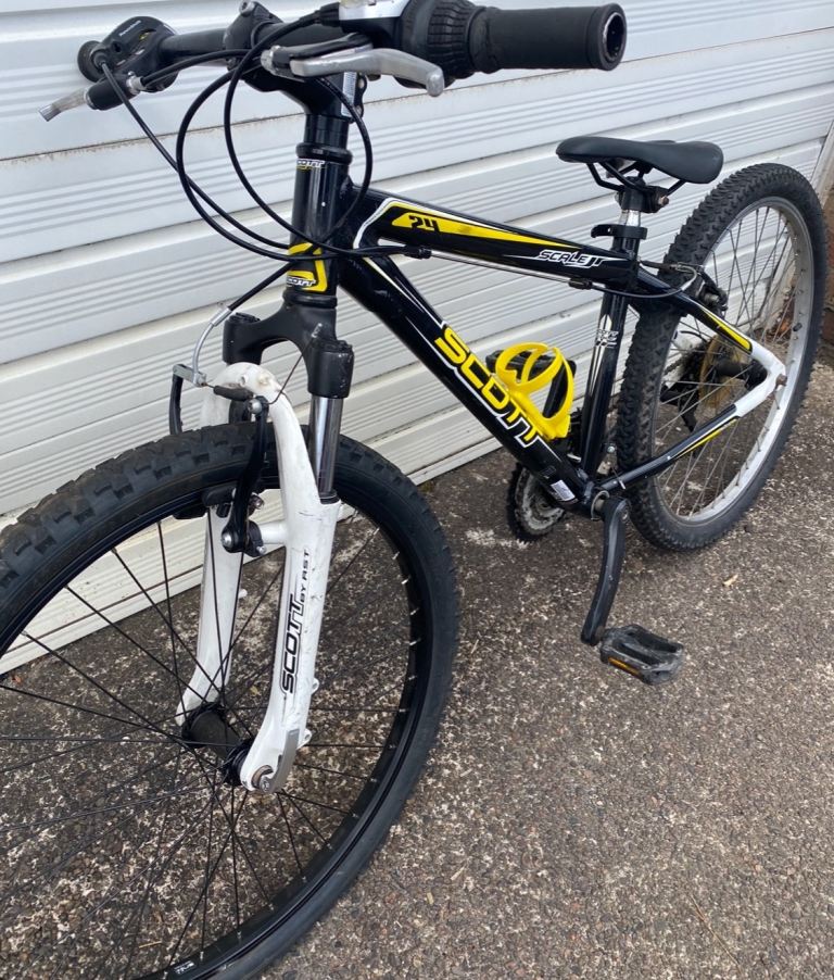 Scott scale 24 Kids Mountain Bike – Black and Yellow, Good Condition