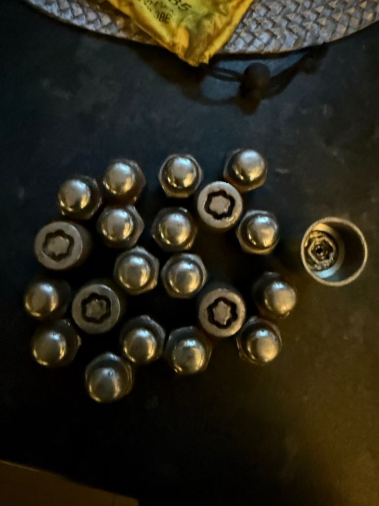 Hyundai wheel nut set