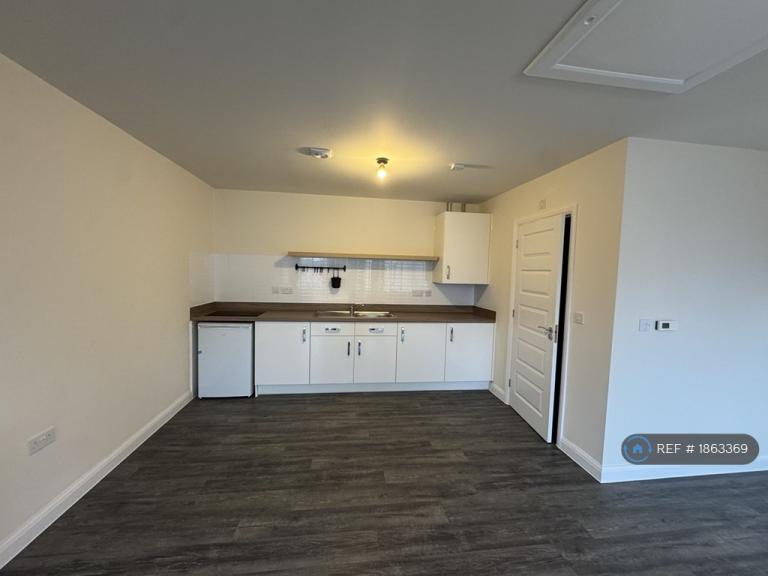 Studio flat in Osprey Drive, Trumpington, Cambridge, CB2 (#1863369)