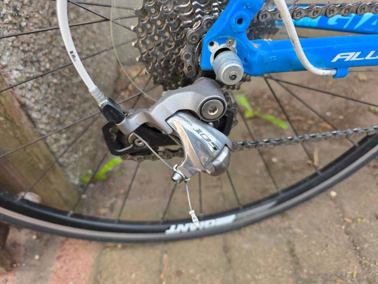 Giant Defy road bike 