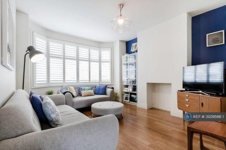 4 bedroom house in Avondale Road, London, N3 (4 bed) (#3029566)