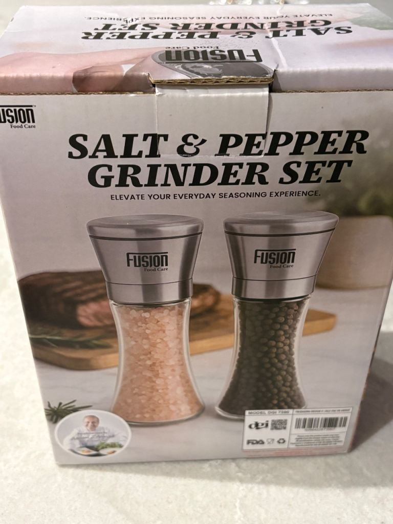 Salt and Pepper Grinder Set BRAND NEW