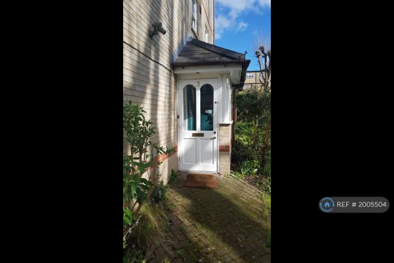 2 bedroom flat in Dents Road, London, SW11 (2 bed) (#2005504)