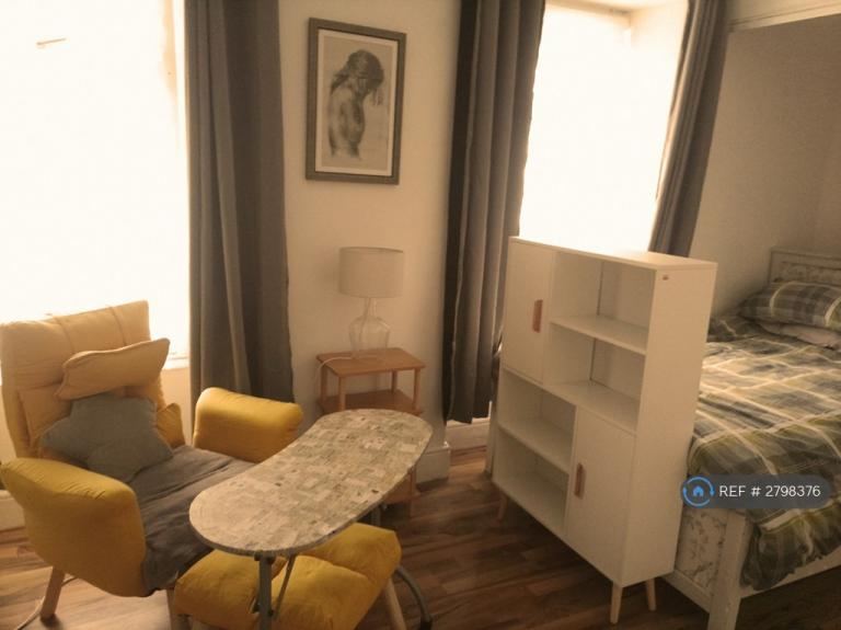 1 bedroom in Wern Terrace, Swansea, SA1 (#2798376)