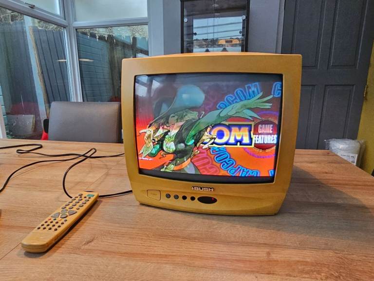 14" Bush CRT TV Retro Gaming Display Monitor Imcludes Remote Rare Yellow