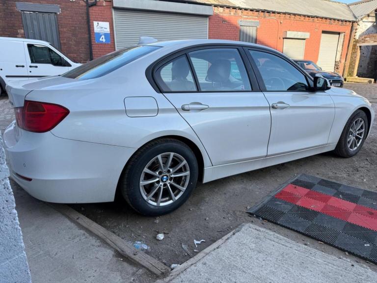 BMW 3 SERIES 2.0 320d ED EfficientDynamics Business Euro 5 (s/s) 4dr 2015