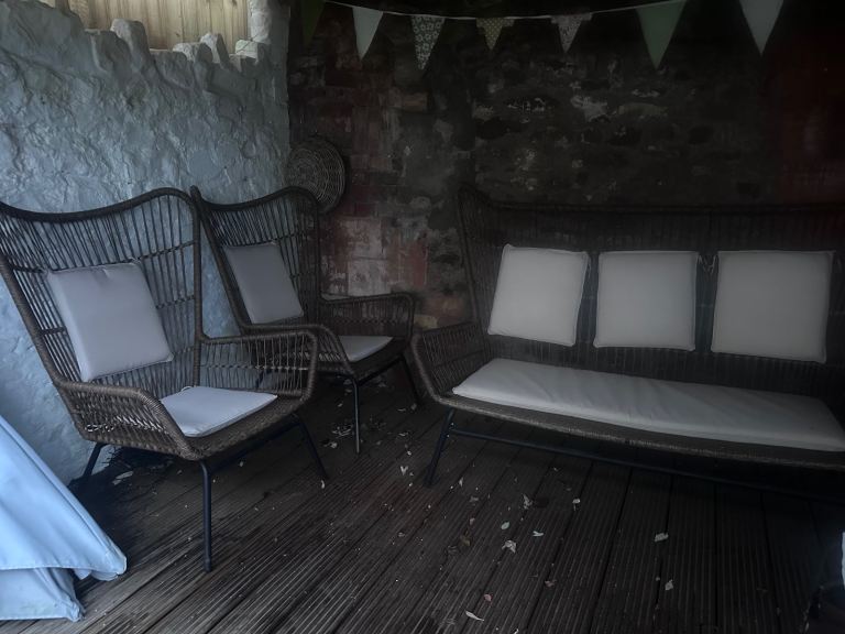 Garden furniture (chairs and settee)