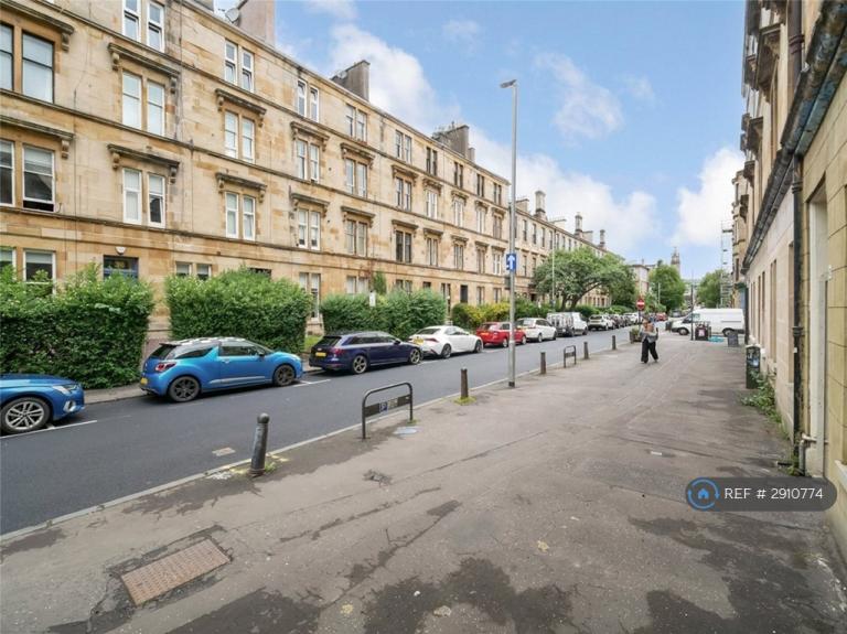 2 bedroom flat in Bank Street, Glasgow, G12 (2 bed) (#2910774)