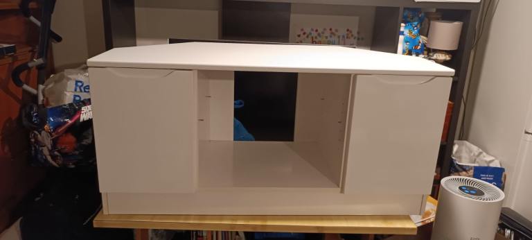 glossy white TV unit