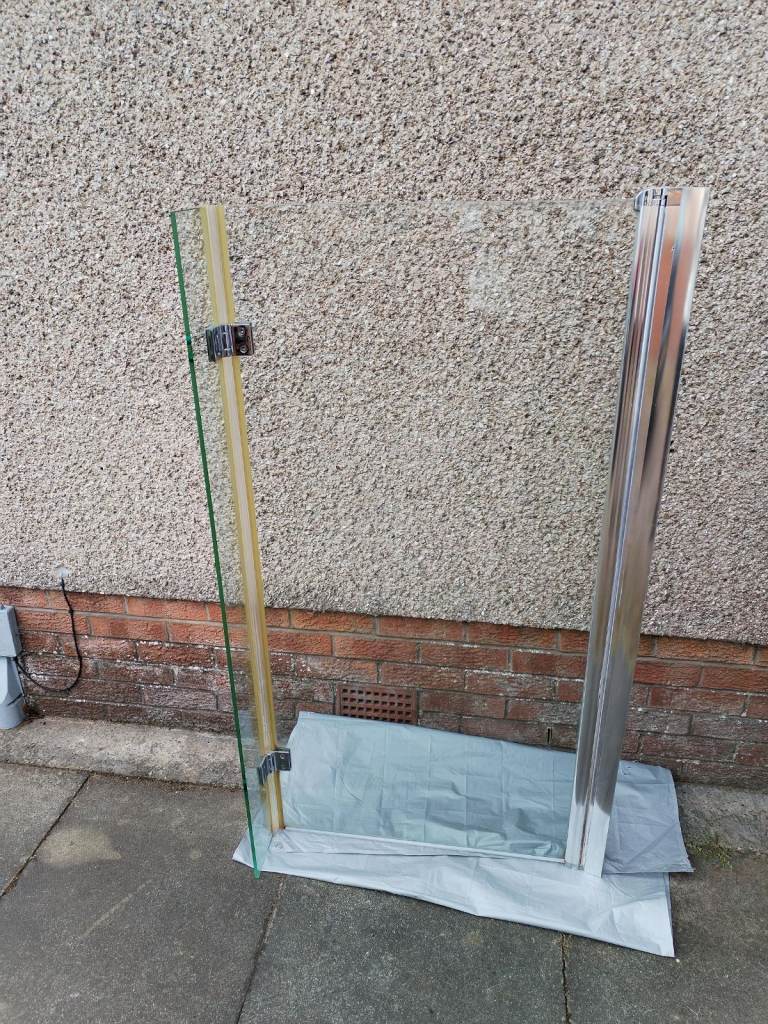 Shower screen
