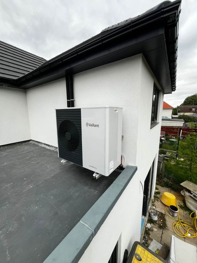 Heat pump install £7500 GRANT / Solar Panel install / Battery install / Air Conditioning 