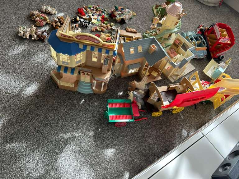 Sylvanian Familes huge bundle vintage, shops, house, cars, figures, accessories 
