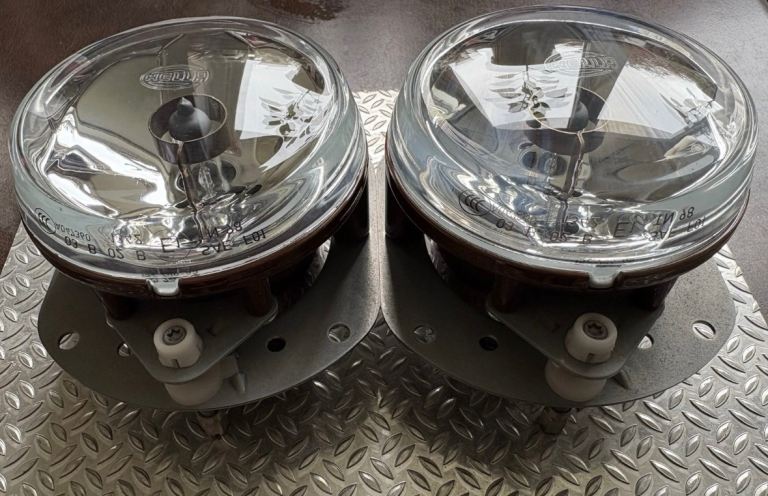 Pair Front Fog Light HELLA 1N0 008 582-00 rare Corolla Compressor TTE front