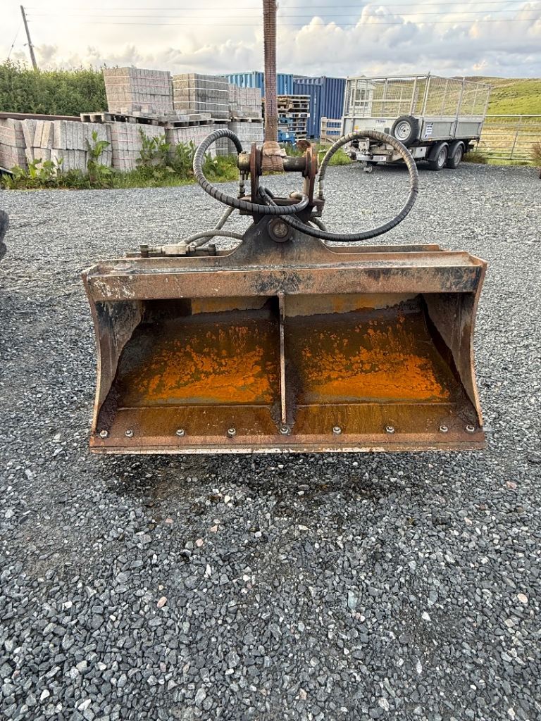 Tilt Bucket 