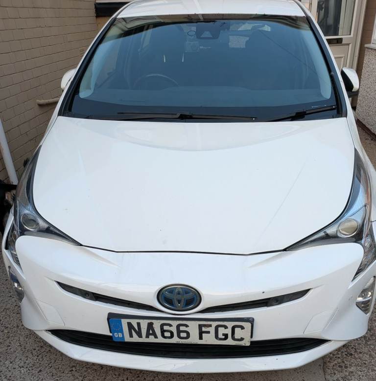  2017 Toyota Prius Gen 4.  SPARES OR REPAIR / NON-RUNNER 