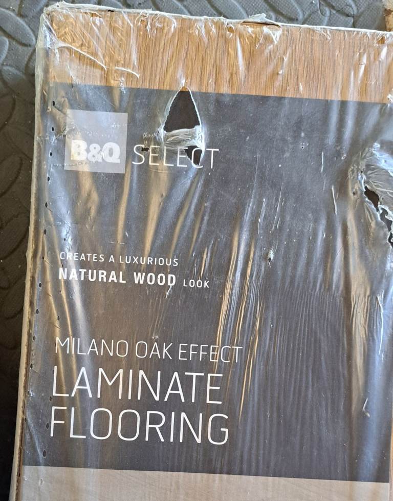 Laminate Flooring (Oak Effect)