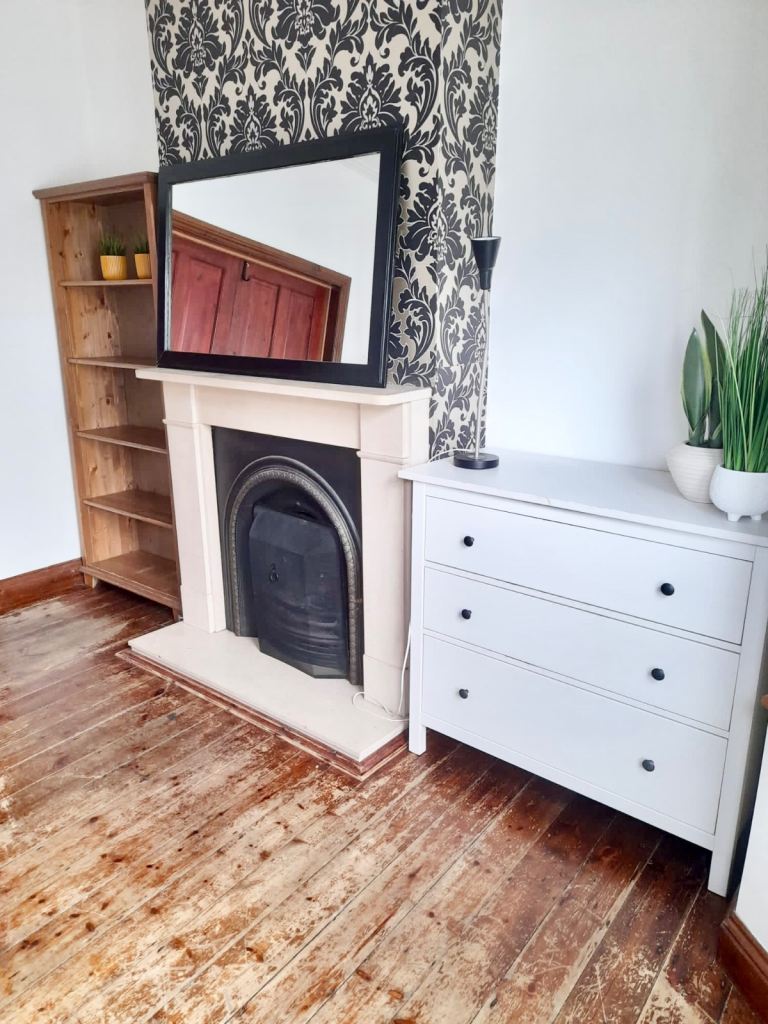 *** Double Room Address: Croyland Road, Edmonton N9 