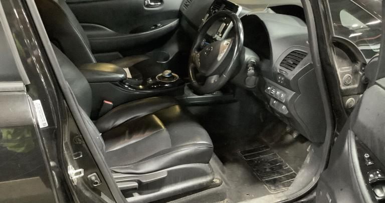 NISSAN LEAF 30kWh Tekna Black Electric Automatic 5dr SATNAV+LEATHER+1 KEEPER