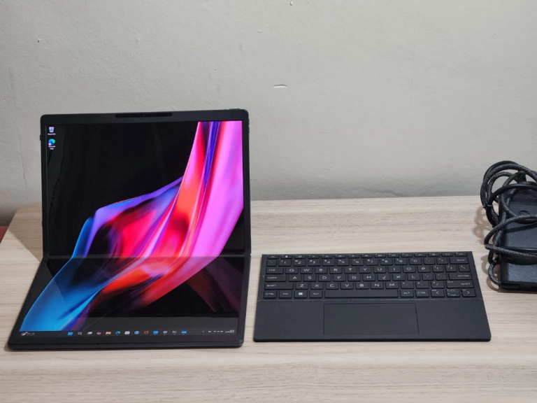 HP Spectre Fold 17" 3-in-1 OLED Foldable Laptop i7-1250 - 16GB - 1TB – RRP £4850