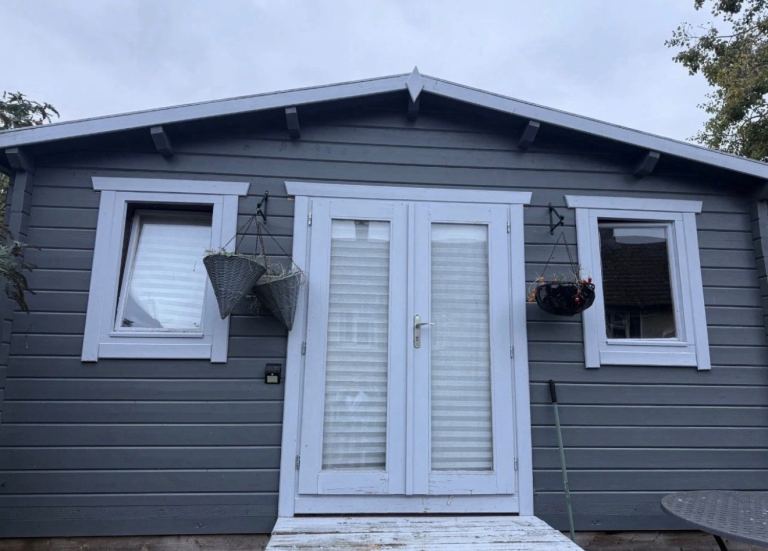 Log cabin 8m x 5m
