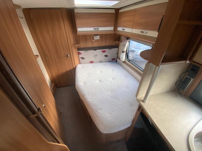 SWIFT CHALLENGER 625se - 2014 - FIXED BED - 5 BERTH - RARE LAYOUT PRISTINE 