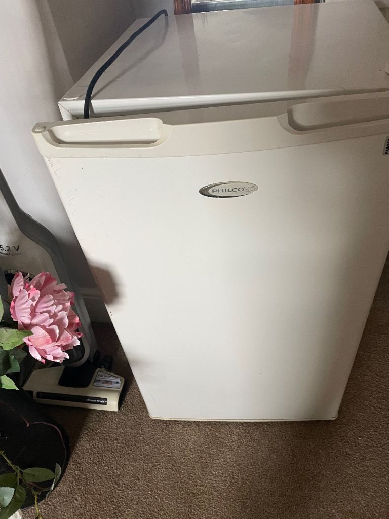 Philco under work top freezer