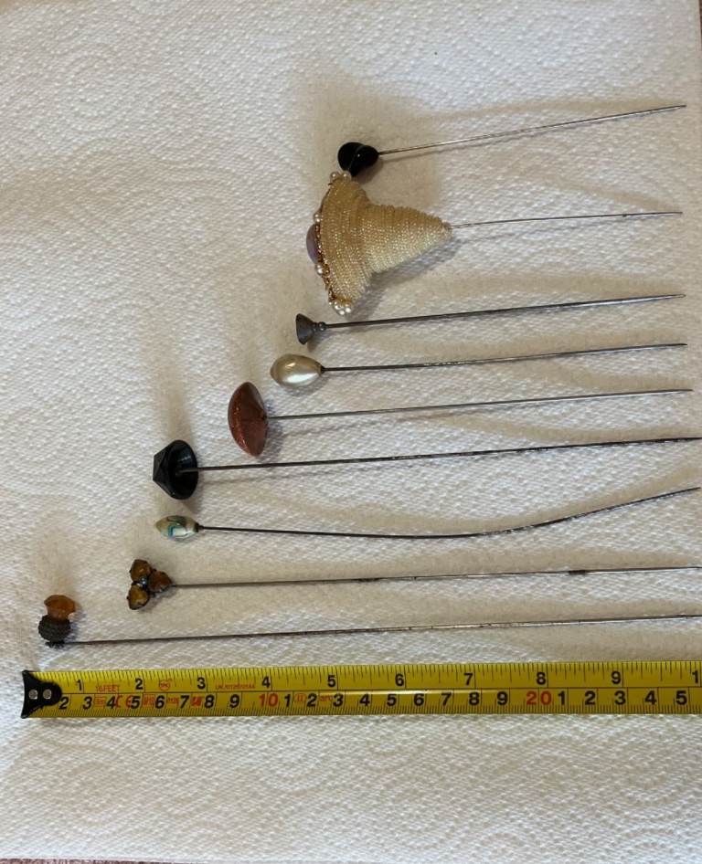 Vintage Jewellery Pins / Brooches – Set of 8