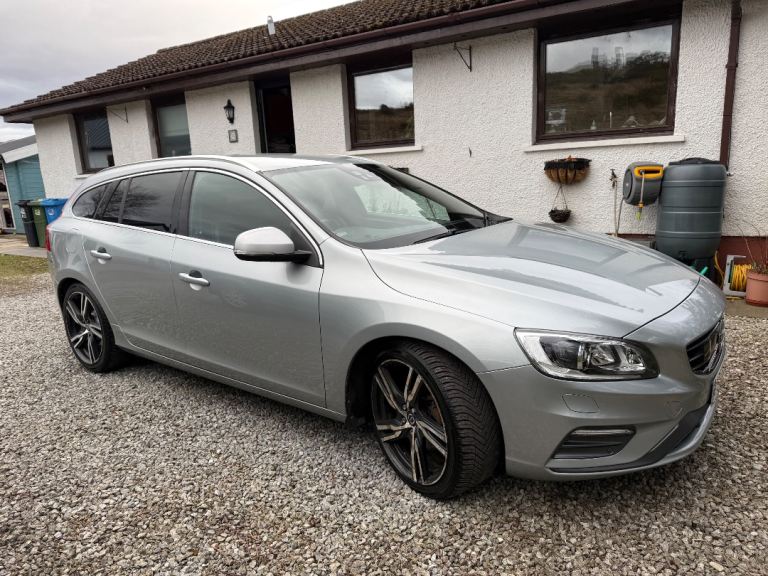 Volvo V60 R-design lux nav D4