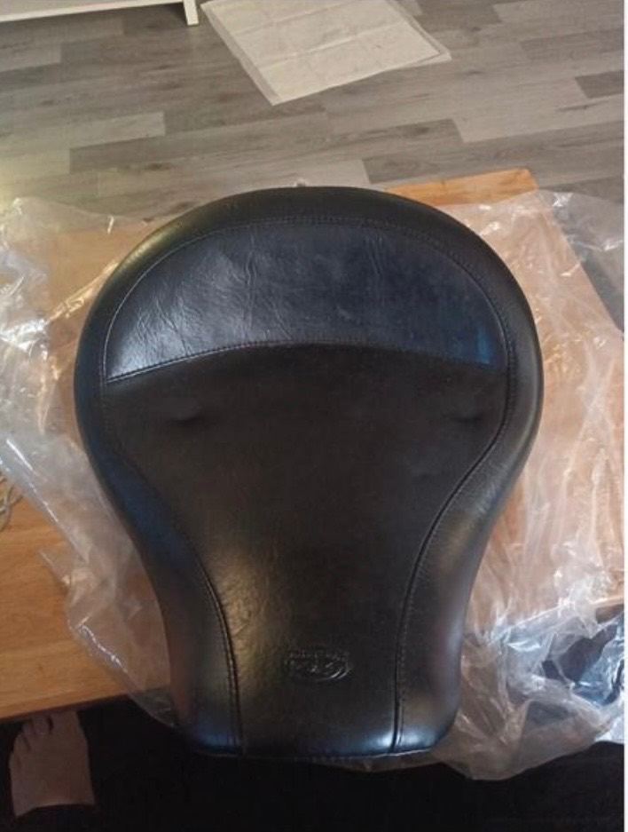 Mustang Wide Touring Solo Seat – Harley-Davidson Dyna 2006–2017 (76117)