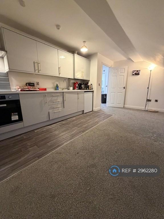 2 bedroom flat in London Road, Buxton, SK17 (2 bed) (#2962280)