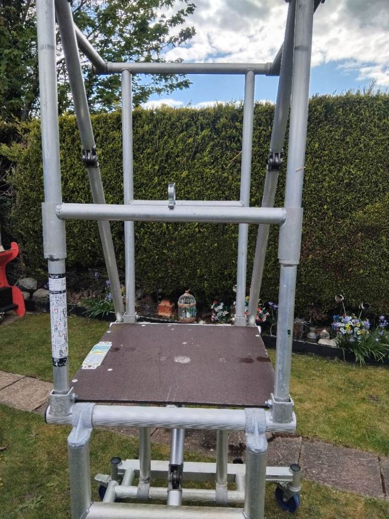 Youngmans minit 307514 one person foldable scaffold tower. Aluminium. 