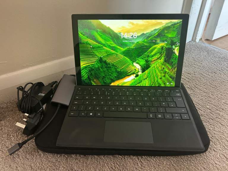 Microsoft Surface Pro 7 - Intel i7 16GB RAM 256GB SSD