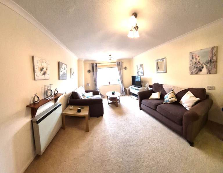 One Bedroom Flat in Central Chelmsford - Retirement Accommodation Flat for those aged over 60/65