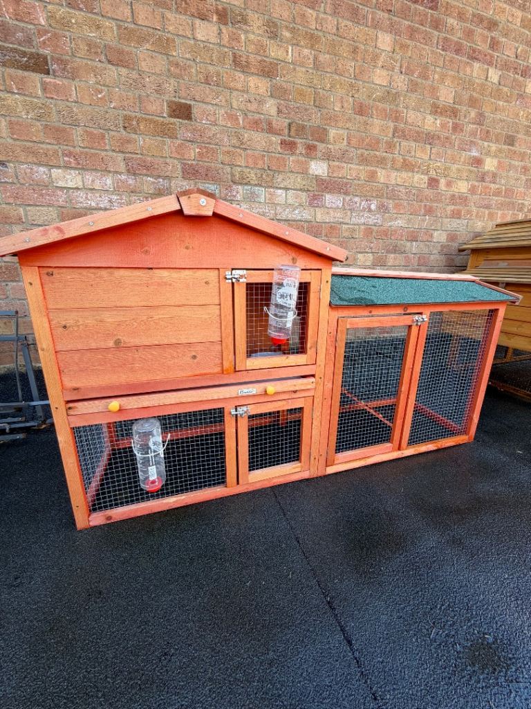 Guinea pig / rabbit hutch
