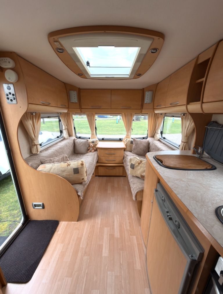 Bailey Senator Indiana Series 5 – 2006 | 4 Berth | Fixed Bed | Motor Mover | Awnings Included