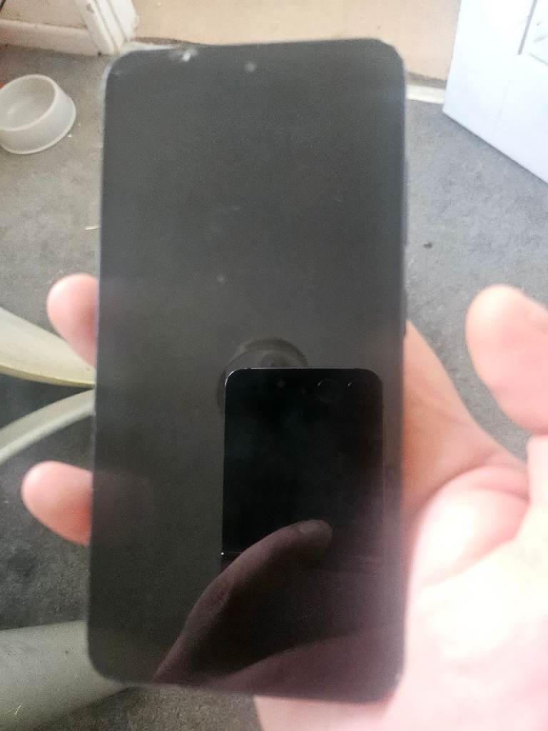 Black Mobile Phone with Screen Damage – Fair Condition